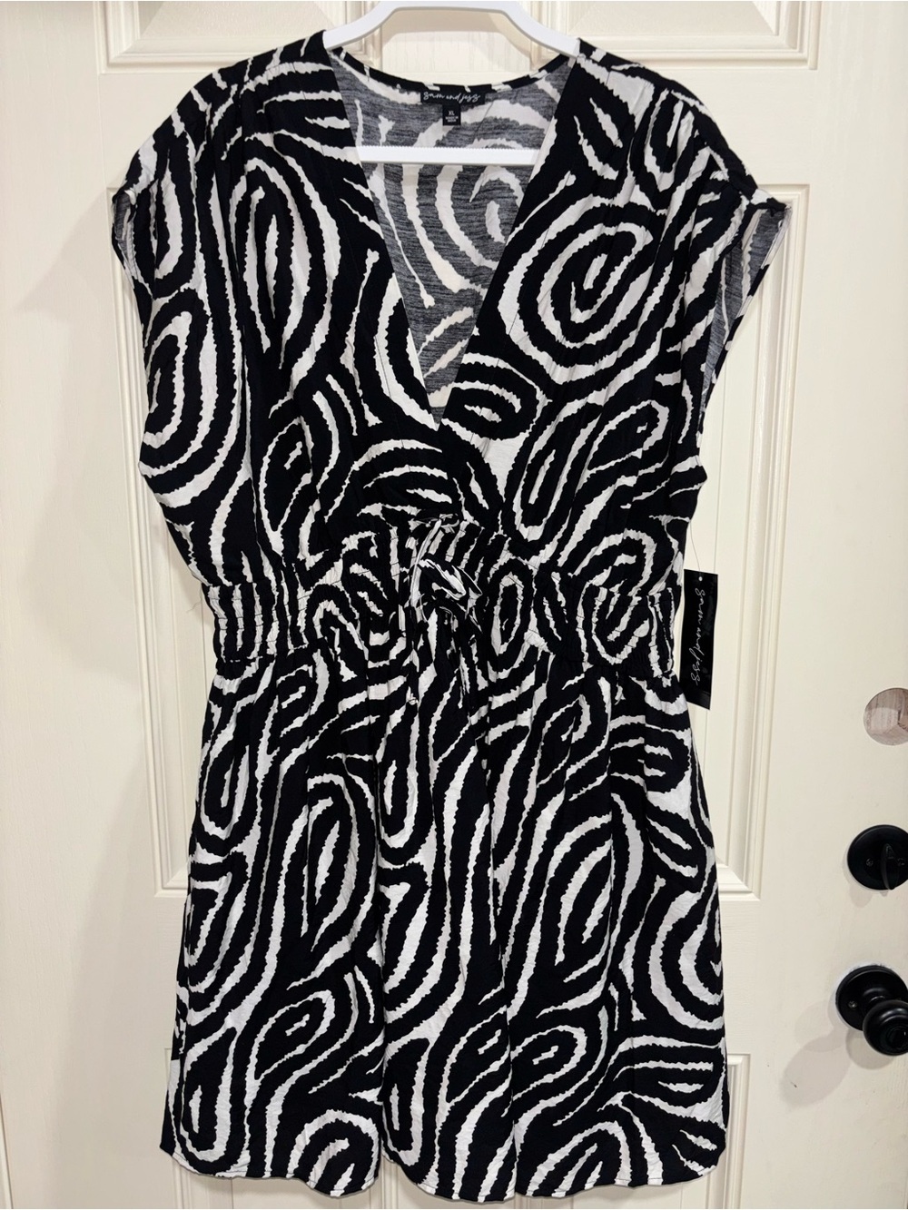 Black & White Swirl V-Neck Drawstring Dress - Picture 5 of 9